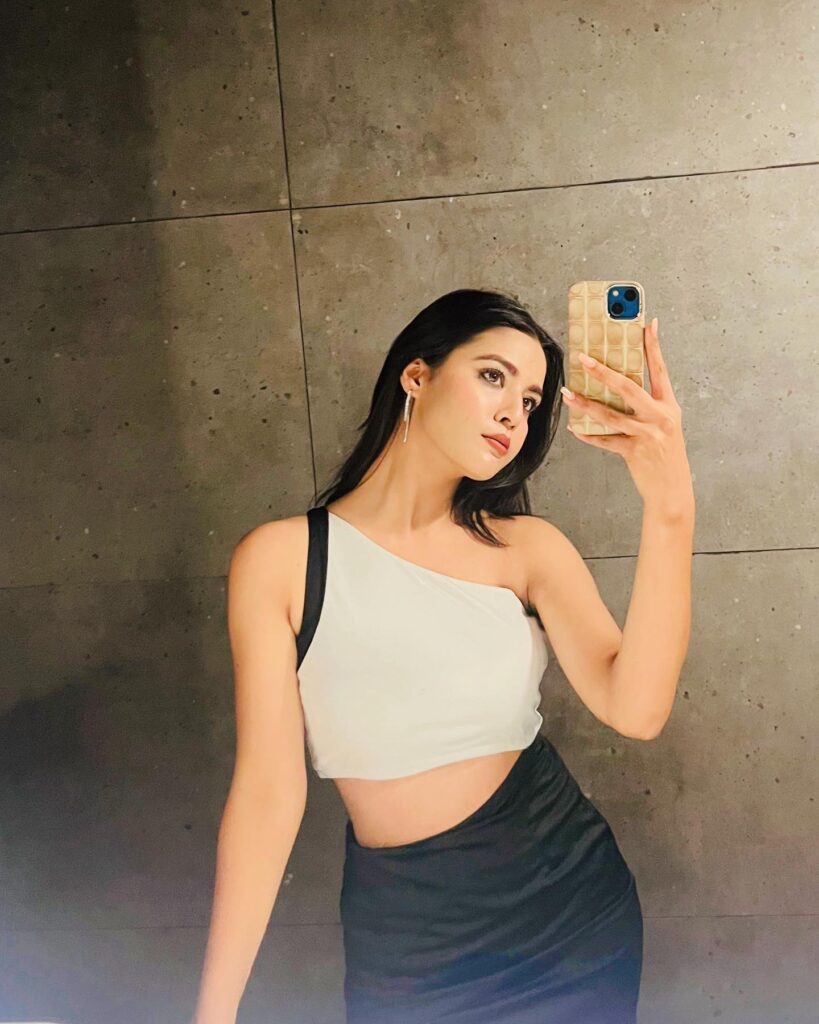 _neelanjana_._-20241109-0004